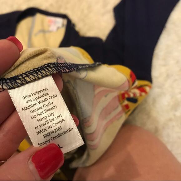 LuLaRoe Randy patriotic american dog pitbull top size large - Picture 6 of 6